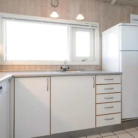 Cozy In Hjrring With House Sea View Lønstrup