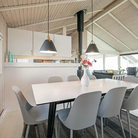 Cozy In Hjrring With House Sea View Lønstrup