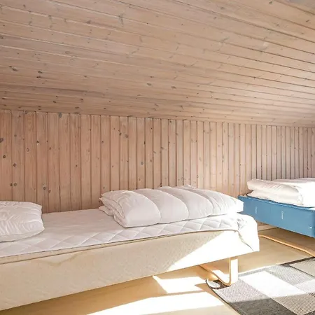 Cozy In Hjrring With House Sea View Lønstrup
