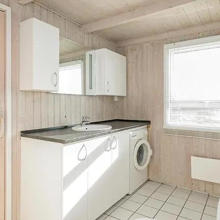 Cozy In Hjrring With House Sea View Lønstrup